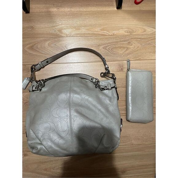 Coach medium hobo style bag gray leather with matching wallet - Picture 3 of 5